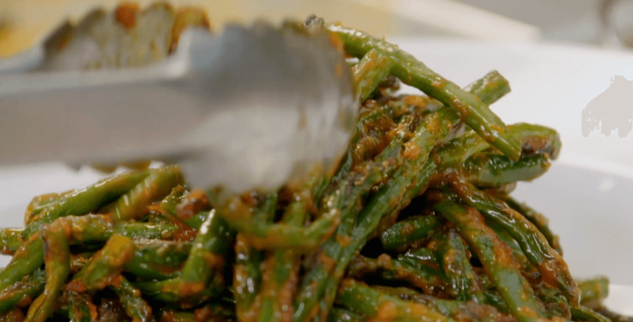 Blistered Green Beans with Spicy Chile Sauce